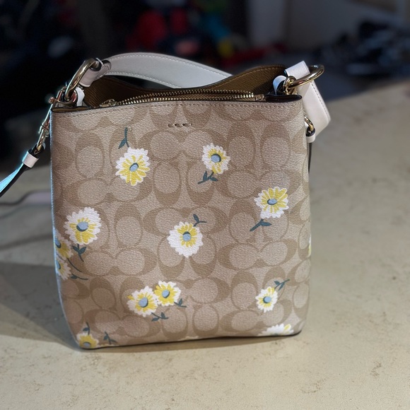 Coach Small Town Bucket Bag In Signature Canvas - Picture 3 of 9